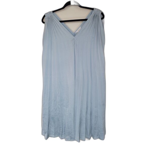 A: Glow Maternity Pleated Flowy Dress - Picture 1 of 4